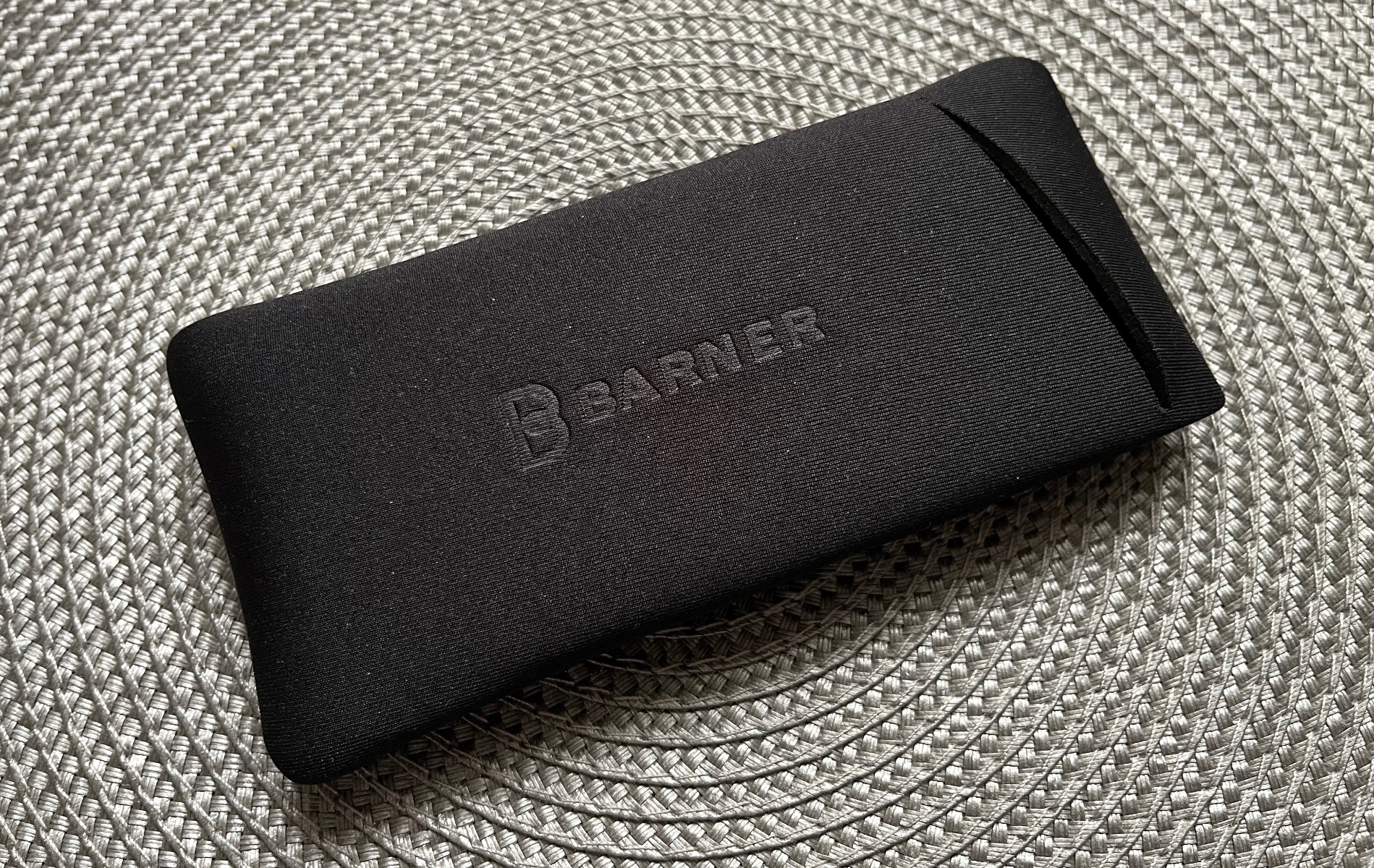 Divatos Barner k&eacute;kf&eacute;nyszűrős szem&uuml;veg